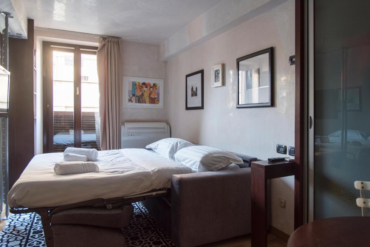 Youhosty - Duomo Studio Apartment Milan Exterior photo